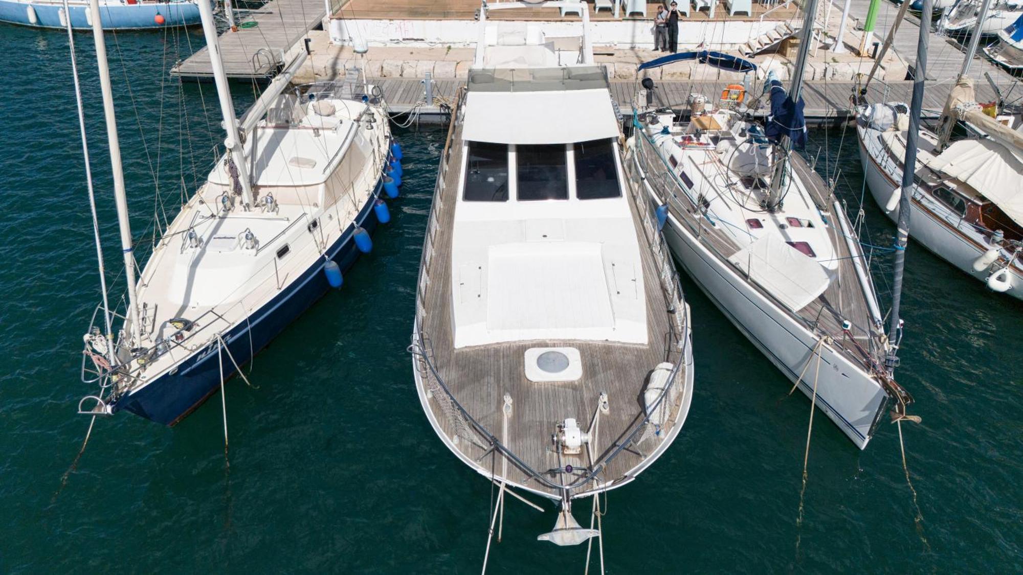 Noche Insolita En Yate De 16m A 2 Minutos De La Playa Botel Valenza